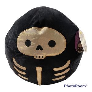 Judith 16" Squishmallow. NWT